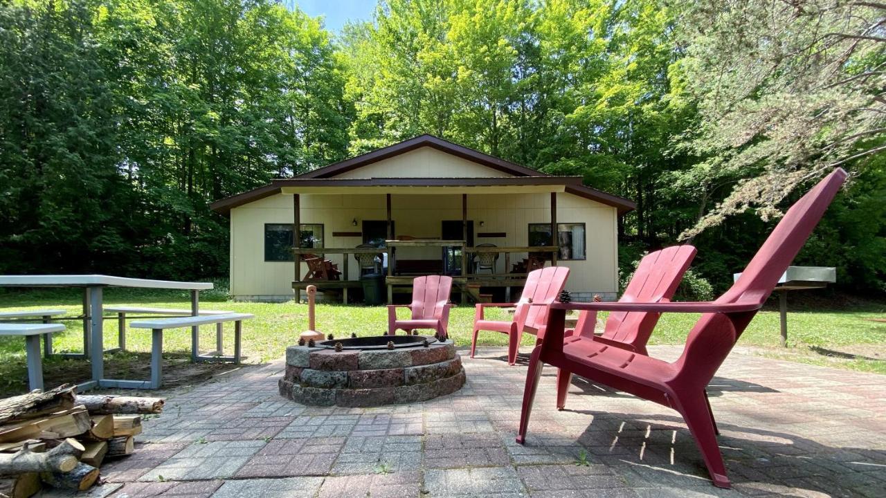 Betsie Riverside Resort Benzonia Extérieur photo